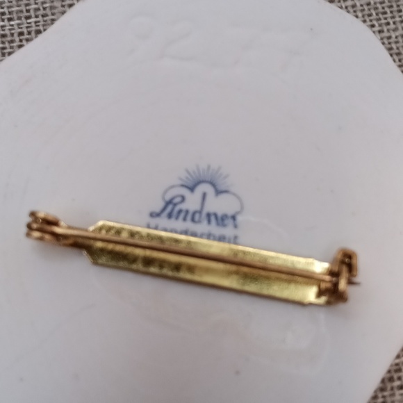 Lindner Porcelain Hand Painted Holly Brooch Germany - Picture 3 of 5